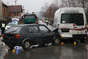 Slika slike-vijesti/2013 godina/prometna_udar_u_kombi.jpg